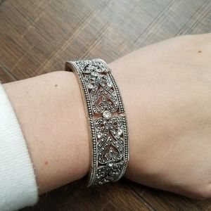 Stretchy black sliver bracelet